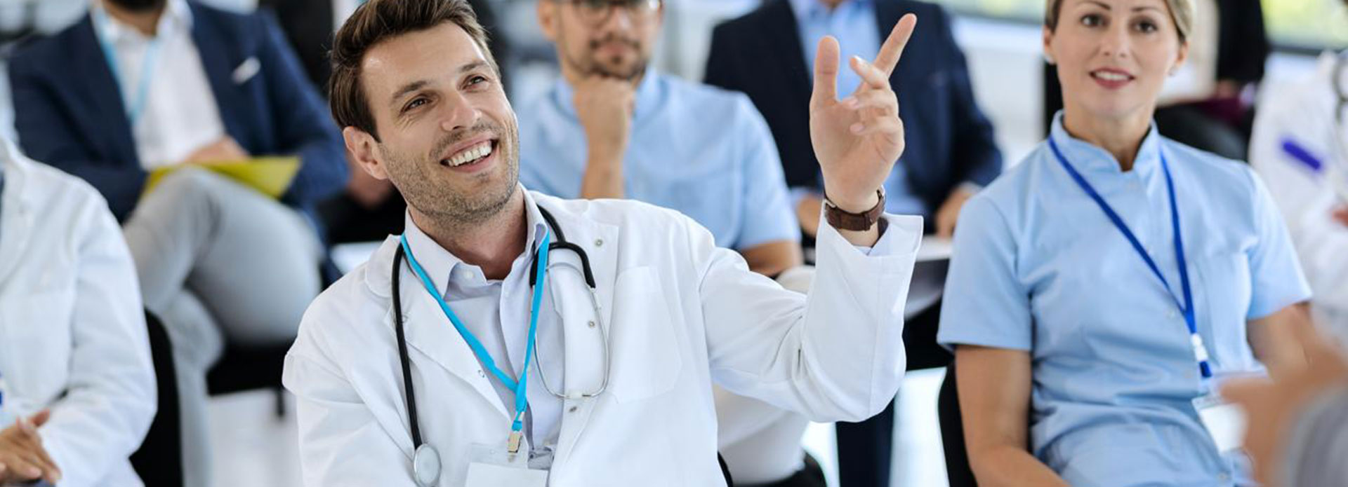 A importância do aprendizado contínuo na área da saúde: como cursos de aperfeiçoamento transformam a prática médica